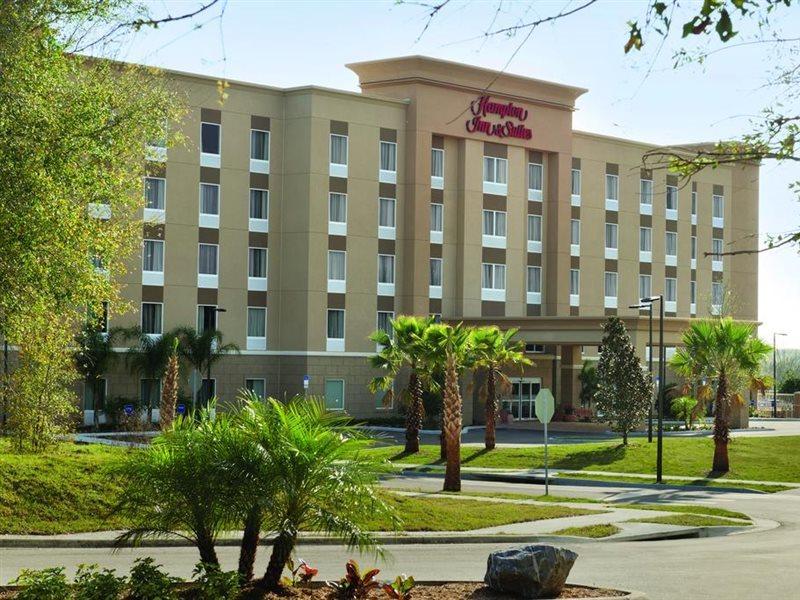 Hampton & - Hotel