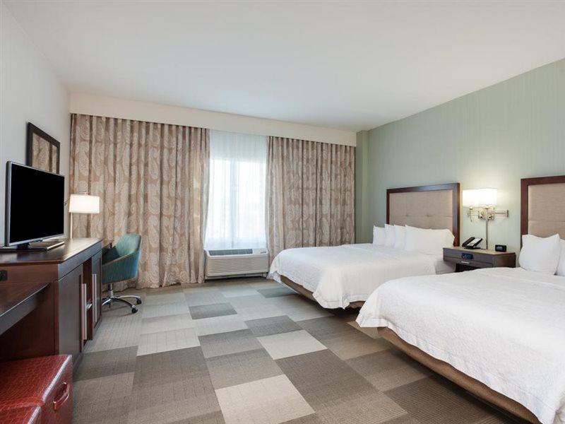Hampton & - Hotel