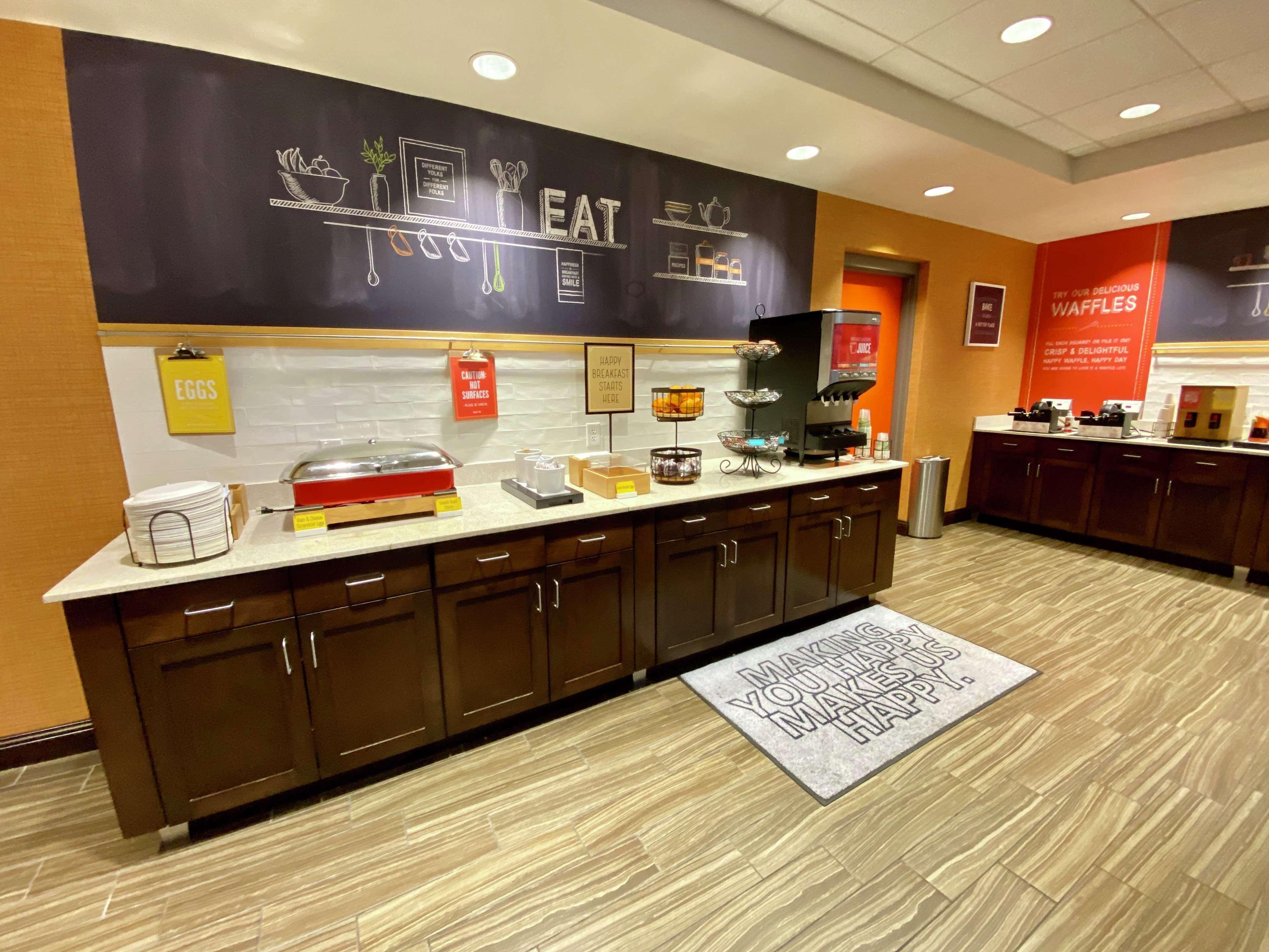 Hotel Hampton & -